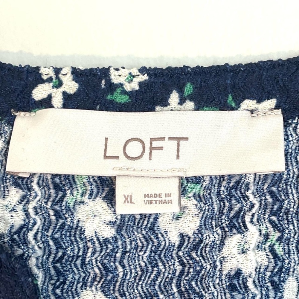 🌼 LOFT Navy Floral Button Front Blouse | Size XL - Picture 4 of 6